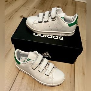 Boys Adidas Stan Smith sneakers